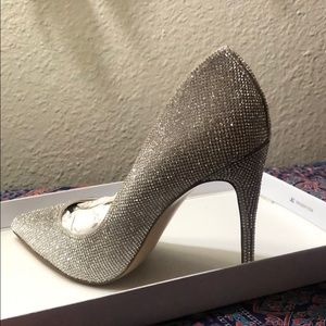 New in box Steve Madden Daisie heels